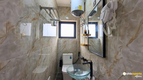 Chic & spacious studio with parking photo 6