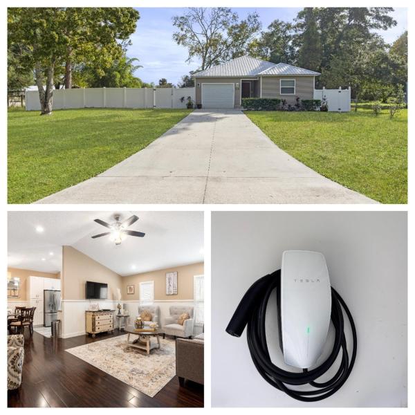 Kuvassa näkyy kohde Your Home Away From Home 3Br 2Bth House with EV PLUG IN on site & Only 8 min to downtown, joka sijaitsee kaupungissa St. Augustine.