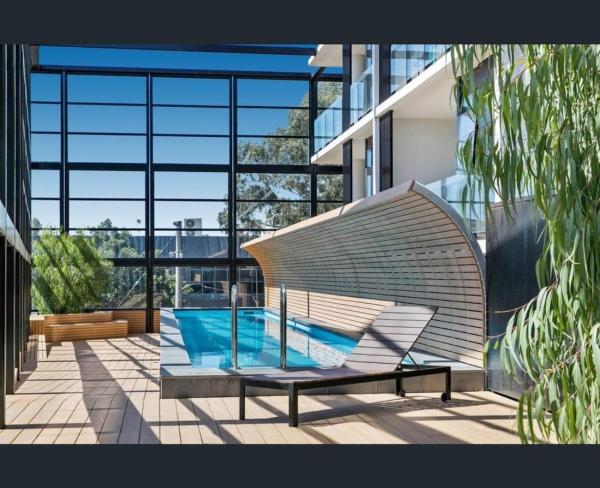 Kuvassa näkyy kohde Luxe Tri-Level Opp Westfield Pool Gym Park for 2, joka sijaitsee kaupungissa Doncaster.