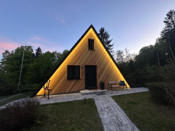 Auf dem Foto ist das Objekt Haus28 - Modernes A-Frame im Wald in der Stadt Grattersdorf zu sehen.