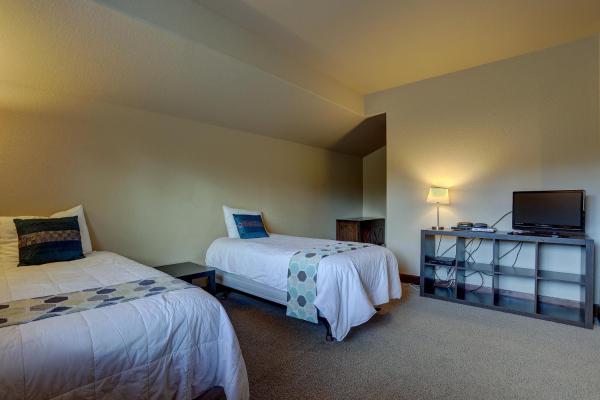 La photo montre l'objet Points West townhouse situé dans la ville de Bend.