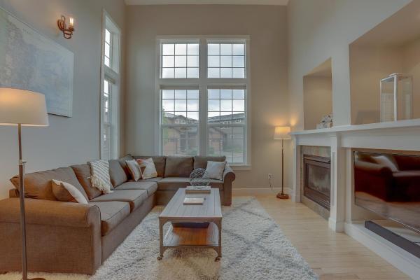 Na zdjęciu widoczny jest obiekt Vantage Point townhouse położony w mieście Bend.