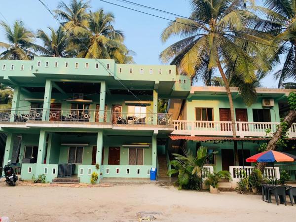 Na fotografii je vidět objekt Svayambhu Resort nacházející se ve městě Malvan.