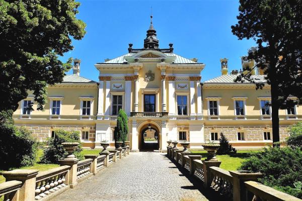A la foto es mostra l'objecte Zámek Světlá nad Sázavou situat a la ciutat de Horní Bohušice.