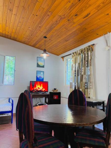 Auf dem Foto ist das Objekt Nature's Peace: Cozy Cabin for 4 Near River in der Stadt La Bajada zu sehen.