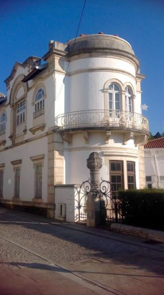 Na zdjęciu widoczny jest obiekt Rosa Biscoito Suites położony w mieście Luso.