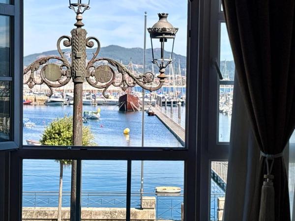 På bildet vises objektet Holibai, Solpor, Ap boutique frente paseo marítimo, Baiona som ligger i byen Baiona.