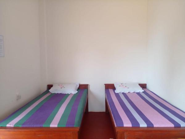 A la foto es mostra l'objecte Freedom Lodge situat a la ciutat de Ella.