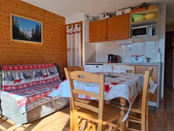 Auf dem Foto ist das Objekt V du Bachat Epicea B N22 - 3P6 in der Stadt Chamrousse zu sehen.