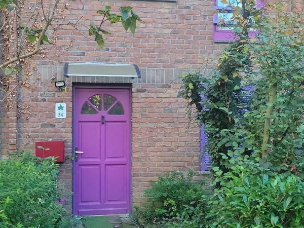 A la foto es mostra l'objecte Casa de Hóspedes situat a la ciutat de Bondoufle.