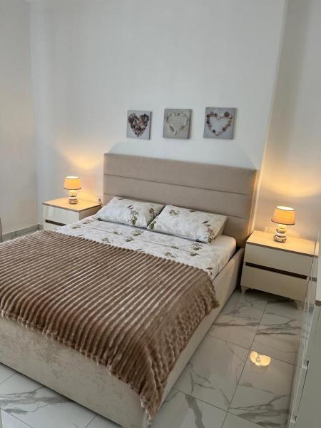 Na fotografii je vidět objekt Apartment Elis nacházející se ve městě Bathore.