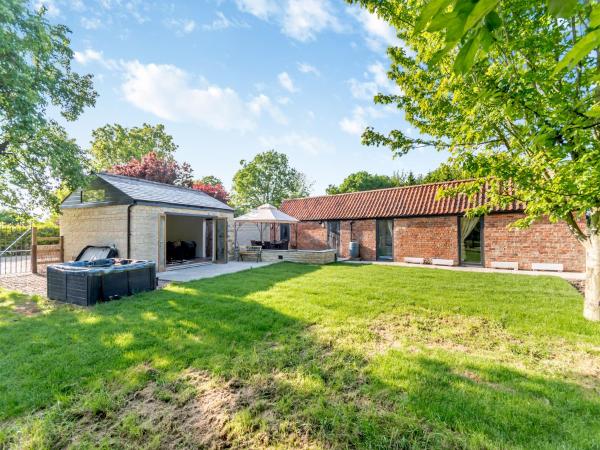 A la foto es mostra l'objecte Red Brick Barn - Uk39916 situat a la ciutat de Howell.