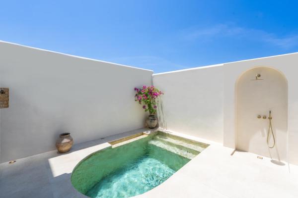 A la foto es mostra l'objecte Casa Coto situat a la ciutat de Cemagi.