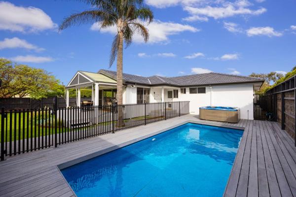 The photo shows the Marco Polo in Blairgowrie with Heated Pool and Spa located in the city of Blairgowrie.