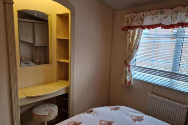 Billede 8: Caravan - Sleeps 4 - Pet friendly - Parking