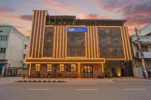 En la foto se muestra el objeto FabHotel Springs Lodging ubicado en la ciudad de Mire.