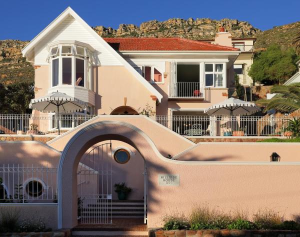 På billedet ses objektet Hillside House beliggende i byen Fish Hoek.