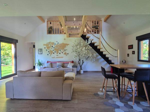 A la foto es mostra l'objecte Maison au pied du Puy-de-Dôme situat a la ciutat de Ceyssat.