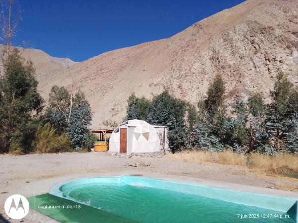 På billedet ses objektet Hermoso domo privado para 2 personas con piscina - Cochiguaz- Valle de Elqui beliggende i byen Paihuano.