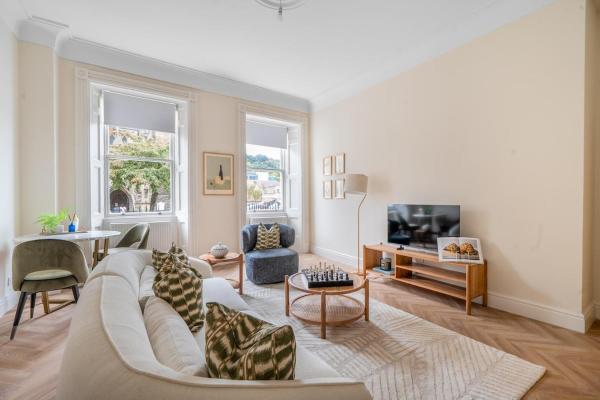 På bildet vises objektet Elegant 1-Bedroom Apartment in the Heart of Bath som ligger i byen Bath.