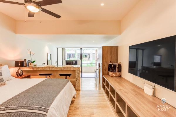 Foto 2: Chic Studio with Roof Pool & Gym Near 5th & Beach