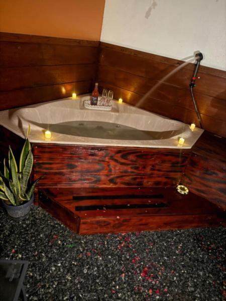 På billedet ses objektet Campo Adentro Cabin 2 Private Jacuzzi beliggende i byen Luyando.