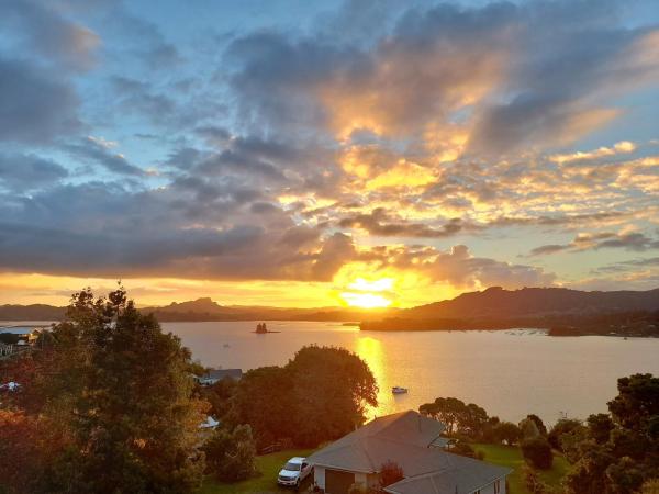 Na fotografii je vidět objekt Whangaroa Casa Roca Studio nacházející se ve městě Totara North.