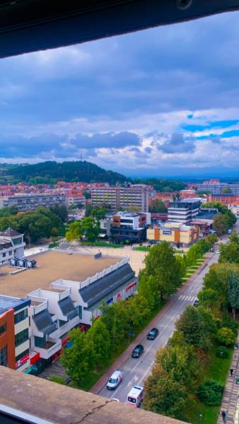 A la foto es mostra l'objecte Stan na dan Leskovac situat a la ciutat de Leskovac.