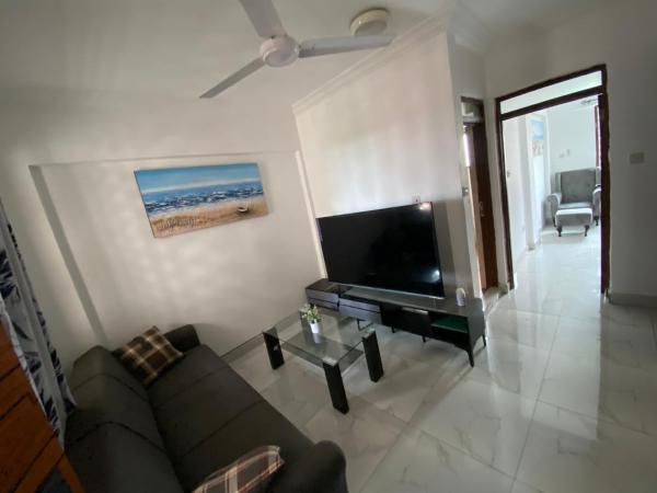 The photo shows the Tefillah Guesthouse & Hotels located in the city of Tema.