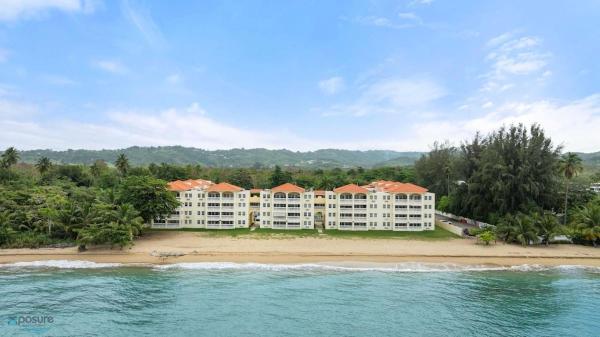 På billedet ses objektet Beachfront Modern Apt -Direct Sand Access - Villa Sanfe beliggende i byen Rincón.