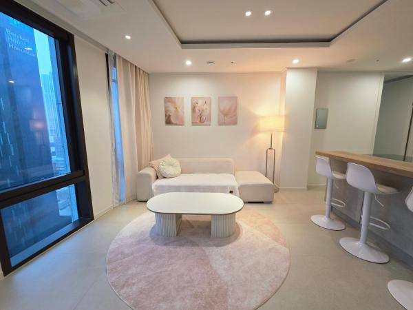 Na zdjęciu widoczny jest obiekt Busan Haeundae Beach Ocean Suite, 4 min walk położony w mieście Ch'ŏngsap'o.