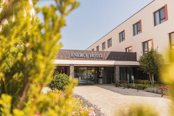 A la foto es mostra l'objecte Energy Hotel & Business Center situat a la ciutat de Paks.