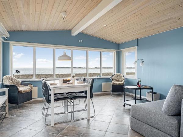 Na fotografii je vidět objekt Holiday Home Nyalle - 50m to the fjord by Interhome nacházející se ve městě Struer.