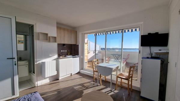 A la foto es mostra l'objecte Royan Beach Studio Retreat situat a la ciutat de Royan.