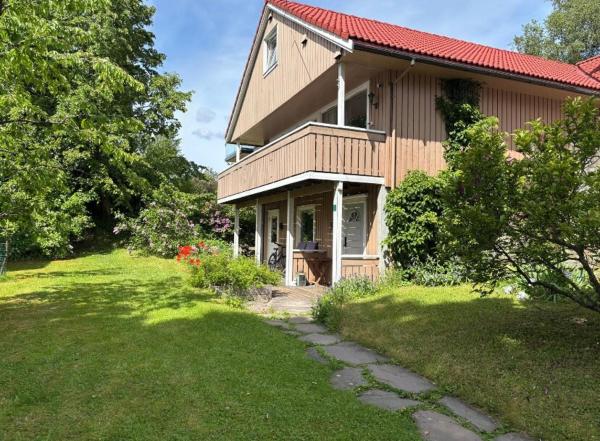 A la foto es mostra l'objecte Spacious, central apt in green, quiet area! situat a la ciutat de Oslo.