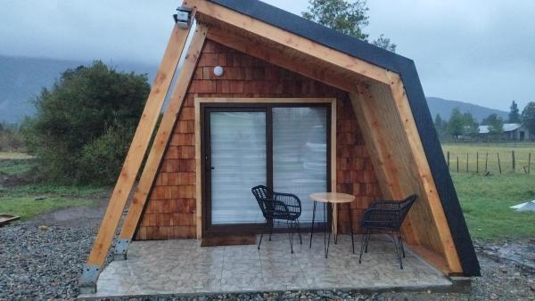 A la foto es mostra l'objecte Tiny Home El descanso del Pescador situat a la ciutat de Puerto Cisnes.
