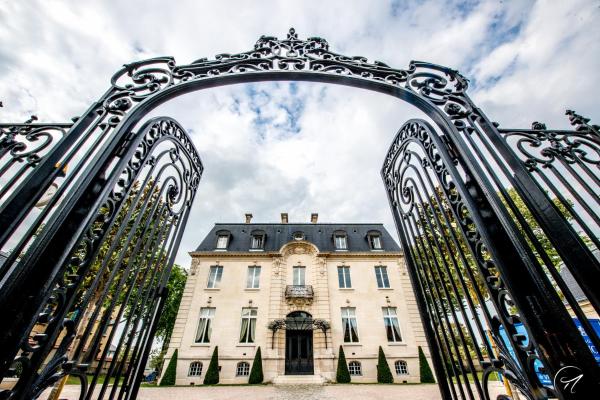 Op de foto is het object Les Suites du Champagne de Venoge te zien, gelegen in de stad Épernay.