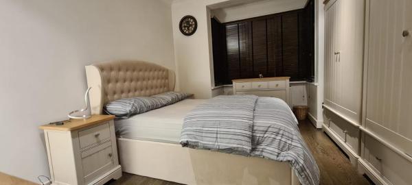 Zdjęcie 6: Bright & Peaceful Master Bedroom in Barkingside