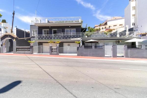 På bildet vises objektet Villa Amir som ligger i byen Fuengirola.