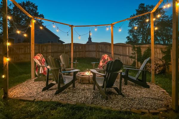 A la foto es mostra l'objecte Shelbyville Farmhouse with Hot Tub, Fire Pit and Grill situat a la ciutat de Waddy.