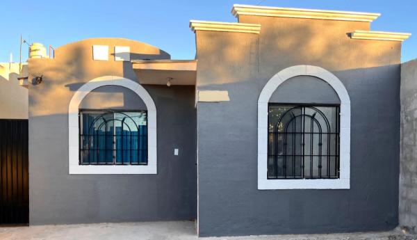 En la foto se muestra el objeto Bienvenidos a la casa gris ubicado en la ciudad de Samalayuca.