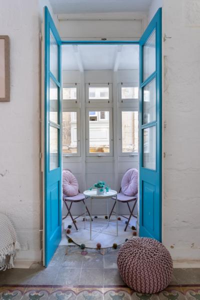 A la foto es mostra l'objecte Valletta Letcom Studio situat a la ciutat de La Valletta.