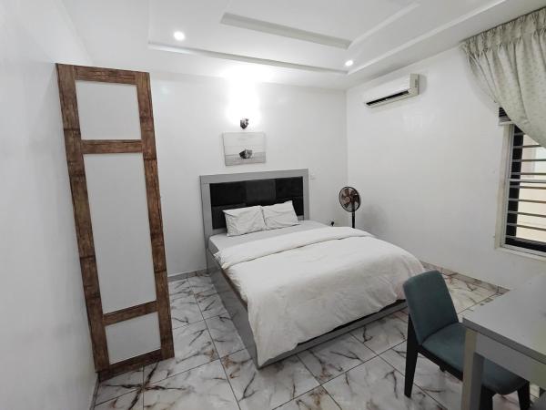 På billedet ses objektet Abuja Shortlet City with 24hr power, Wifi, Fully Secured Environment beliggende i byen Abuja.