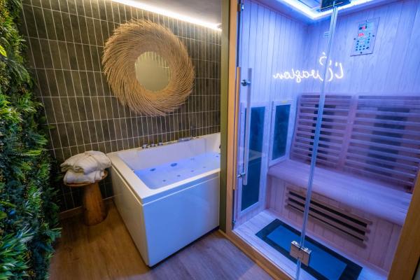 Фотография 2: Escape - Suite with Balneo and Sauna - Downtown