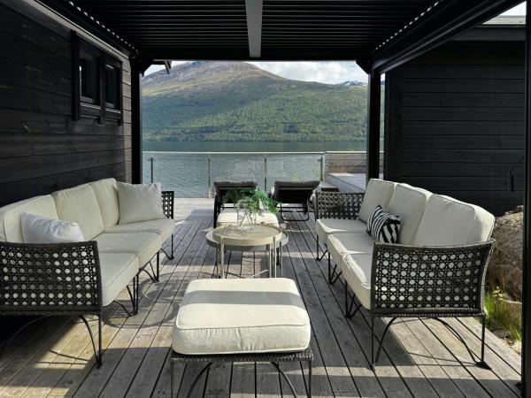 Op de foto is het object Luxury By The Fjord In Ranvik te zien, gelegen in de stad Skalle.