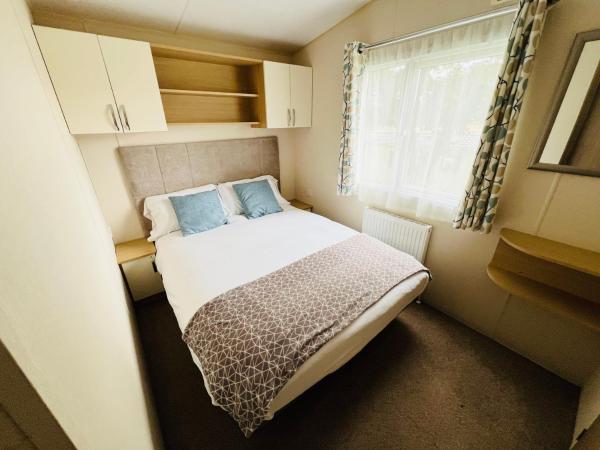 写真にはAlverstone市にある3 Bedroom Caravan FH24, Fairway, Sandown, Isle of Wightが写っています。