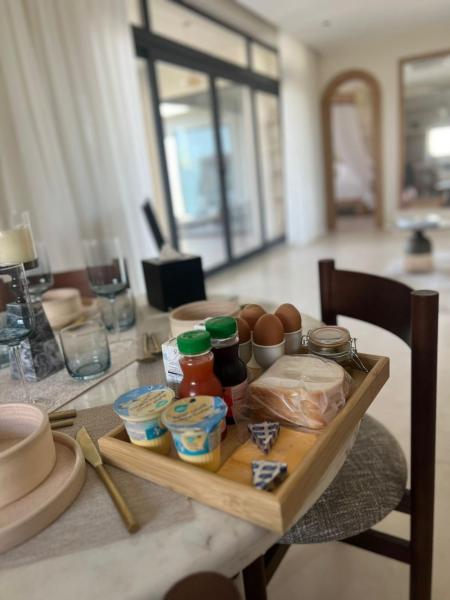 Na foto é possível ver o objeto Paradise Vine localizado na cidade de Ḩalbān.