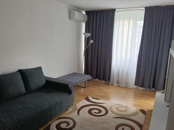 A la foto es mostra l'objecte Locul ca acasa situat a la ciutat de Bucarest.