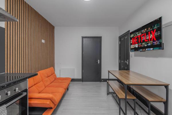 A la foto es mostra l'objecte Modern 2BR Apartment Sheldon situat a la ciutat de Sheldon.