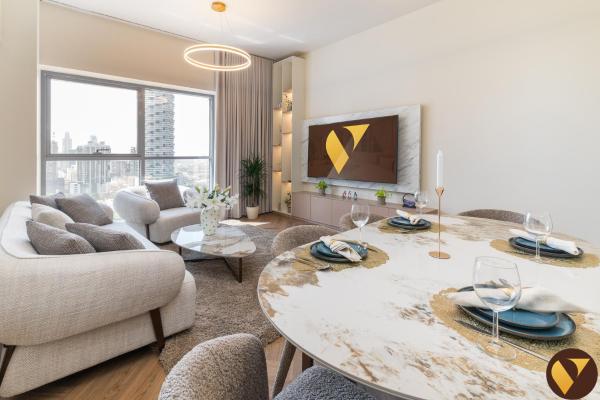 Nella foto è visibile l'oggetto Vogue Vacation Homes, JVC Jeewar Tower near Circle Mall, Two Bedroom Apartment with Balcony and City View, Access to all Amenities situato nella città di Dubai.